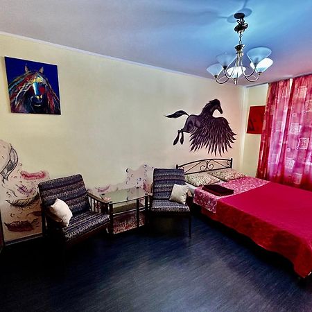 Apartment Near Train Station And Close To City Center Kiev Exterior foto