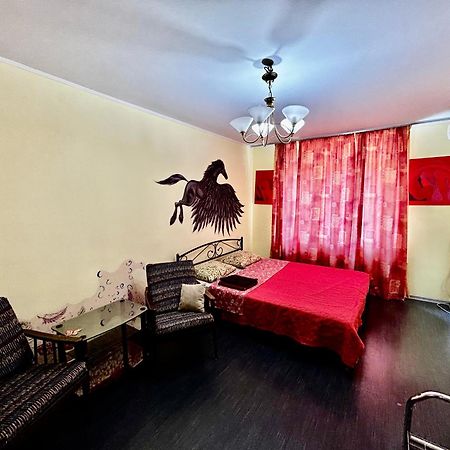 Apartment Near Train Station And Close To City Center Kiev Exterior foto