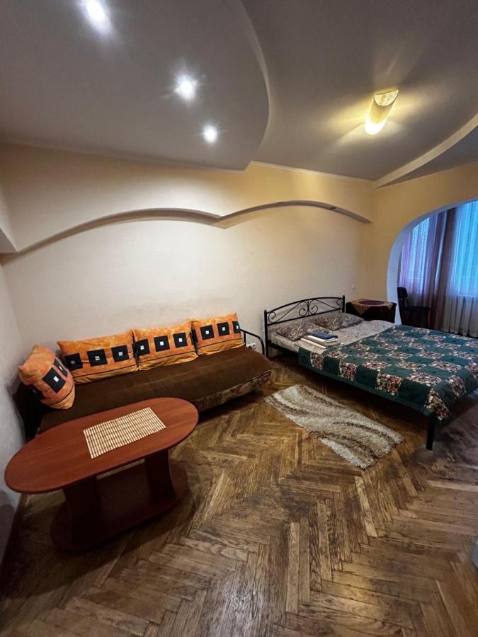 Apartment Near Train Station And Close To City Center Kiev Exterior foto