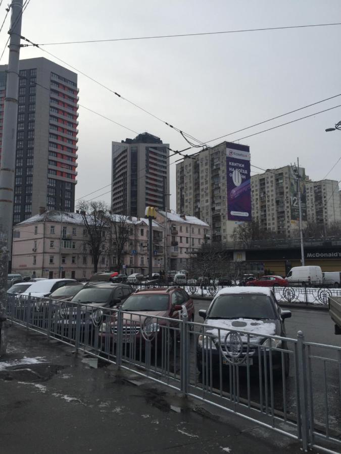 Apartment Near Train Station And Close To City Center Kiev Exterior foto